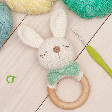 Häkelanleitung Babyrassel Hase