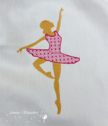 Gestickte Ballerina mit pinkem, gemustertem Tutu