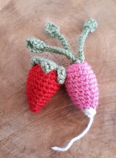 Radieschen und Erdbeere für die Kinderküchen, Kaufmannsladen - Häkeln