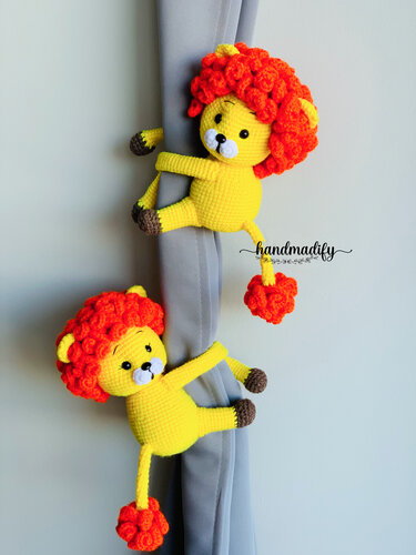 Lion Curtain Tie Back Crochet Pattern