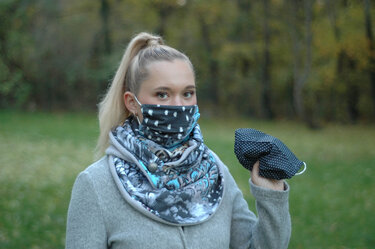 Knopfschal mit wechselbarer Gesichtsmaske - Bild 2