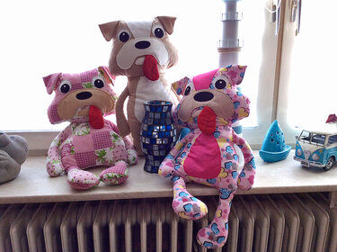 pattern sewing instruction for a english bulldog plush dog patron