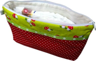 Utensilo-Tasche mit grünem Stoff mit Pilzmotiv oben und rotem, weiß gepunktetem Unterteil, geöffnet, mit hellem Inhalt