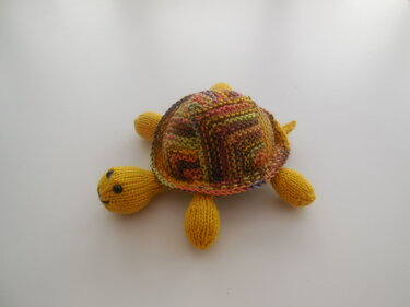 Strickanleitung - Schildkröte # 2 im Patchworkdesign - Sockenwollreste - Bild 5