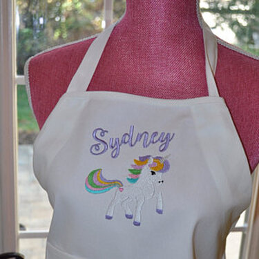 Regenbogeneinhorn *4 Größen* 5x5 bis 16x26 - Sticken