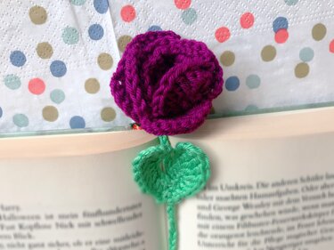 Lesezeichen in Form einer Rose Häkelanleitung