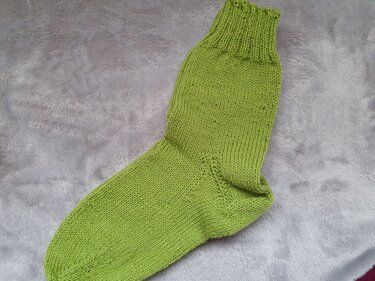 Strickanleitung für Damensocken Größe 38-40