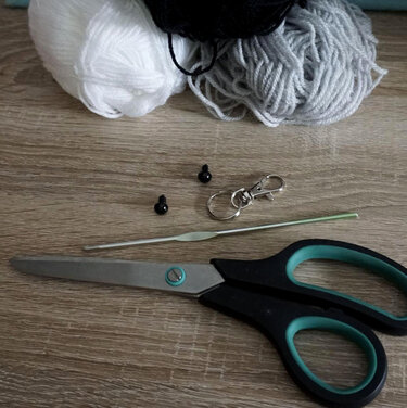 Crochet pattern: light bulb keychain