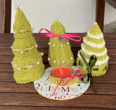 Anleitung Drei kleine Weihnachtsbäume im Strickdesign - Stricken