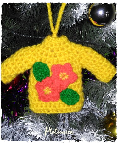 Pattern Yellow sweater Christmas ornament - Crochet