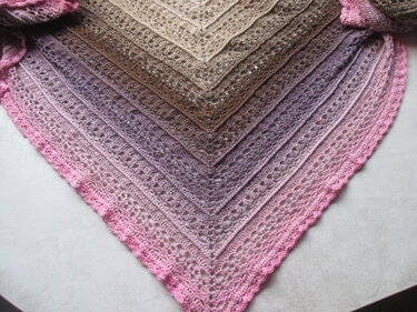 Anleitung Invincible romantisches Dreiecktuch - Bild 7