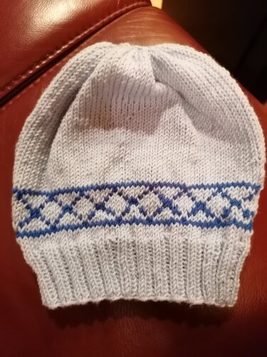 Strickanleitung für Kindermütze mit Namenszug im Norwegermuster