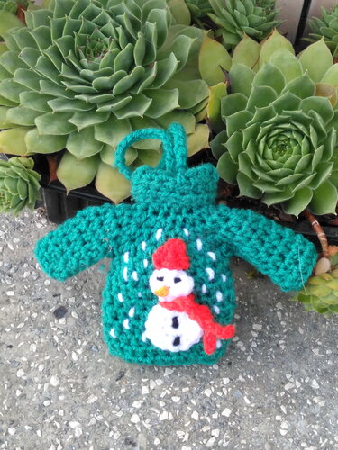 Pattern Ugly Christmas sweater ornament - Crochet