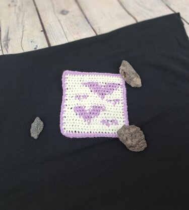 Halloween-Fledermaus-Untersetzer – Häkelanleitung für stilvolle Herbstdeko