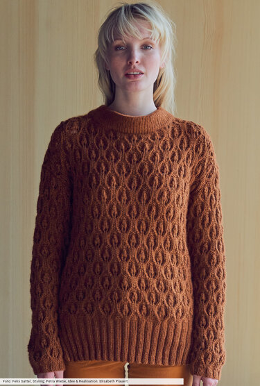 Pulli und Tasche mit Blattmusterstrukturen - Stricken