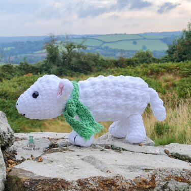 Lawrence the Lamb Crochet Amigurumi Pattern (English)
