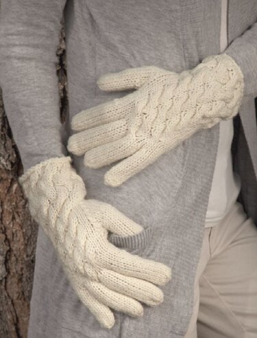 Cremefarbene gestrickte Damenhandschuhe mit Zopfmuster und Rippenbündchen