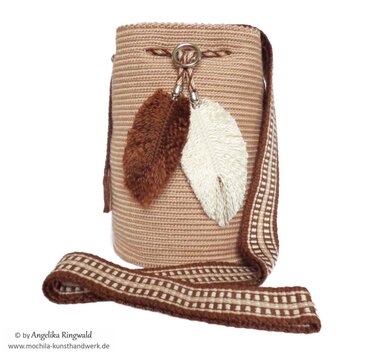 Pattern: macram&eacute; feathers, accessory for the cord or zipper of a mochila, bag, backpack etc. - Macrame