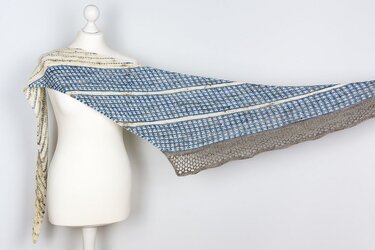 Knitting Pattern Shawl Friesenblau - Image 8