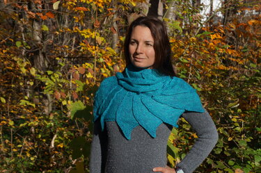 Schal Waldelbe mit Zacken in der Drachenschwanz - Art