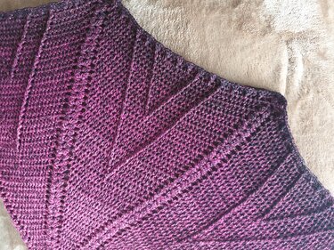 kostenlose Häkelanleitung Mehrecktuch im Fledermausform in 2 Varianten Leni