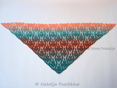 Häkelanleitung für elegantes Dreieckstuch mit Blättermuster