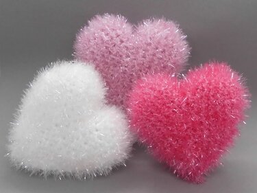 crochet pattern small glittering heart deco hanger & face scrubby