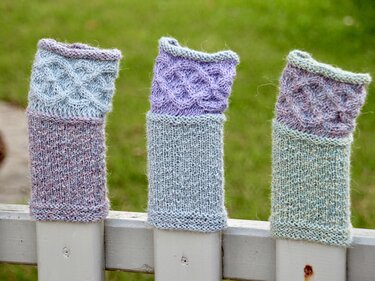 Wrist warmers "Claire" with celtic cable, knitting pattern, 2 sizes