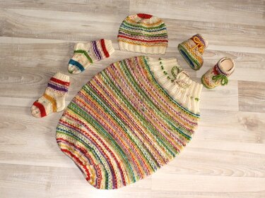 Strickanleitung Baby-Set Lollypop, Strampelsack, Mütze, Socken, Schuhe