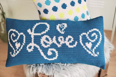 Gehäkeltes Kissen in der Tapestry-Technik - Häkeln