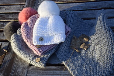 - JÖRDIS - Set aus Bommelmütze und Dreieckstuch häkeln, alle Größen unisex, von 38 cm - 65 cm Kopfumfang, Häkelanleitung 213