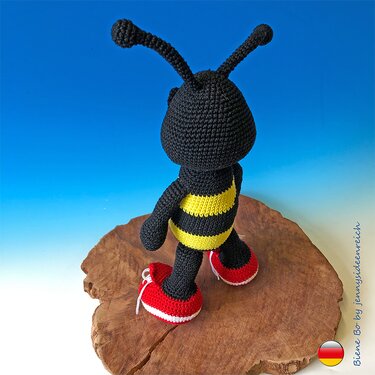 Häkelanleitung Amigurumi Biene Bo mit Sneakers, Turnschuh Biene häkeln, von jennysideenreich