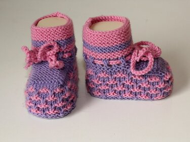 Strickanleitung Babyschuhe, Booties mit 2 Nadeln gestrickt f. Anfänger #260