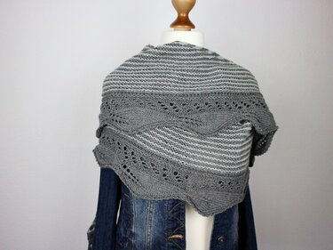 Strickanleitung halbrundes Tuch "Blätterschal"