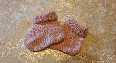 Babysöckchen in rosè - Stricken