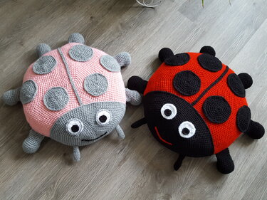 48 Häkelanleitung Kissen Marienkäfer Karl und Karla