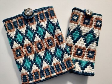 eBook-Reader- und Handy-Hülle „Mikean“ mit Tapestry-Technik gehäkelt - Häkeln