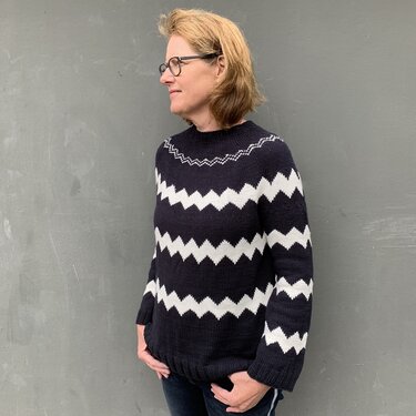 Strickanleitung, Pullover mit Rundpasse und Zackenmuster