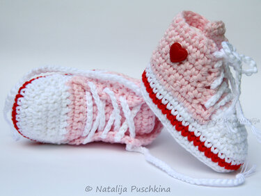 Baby Booties - Tennis shoes Crochet pattern with photos