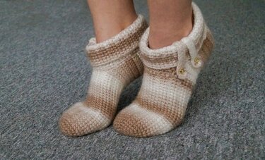 Crochet Pattern House Socks Capu
