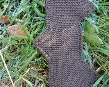 Zigzag Scarf knitting pattern "Return of the Bat"