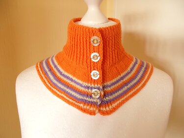 Kragen+Schal aus Sockenwolle oder Wollresten zum Knöpfen - Strickanleitung Modell 2