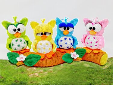 4 little owls on tree trunk  - Crochet Pattern by Diana´s kleiner Häkelshop