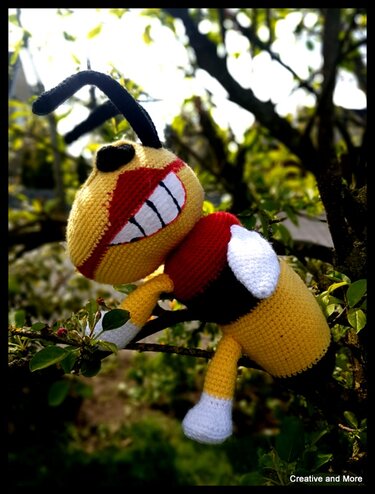 Häkelanleitung Verrückte Hornisse (35 cm lang)