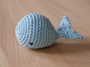 Häkelanleitung Baby-Rassel "Kleiner Wal"