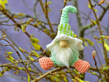 kleine Wichtel zum Hängen oder Stellen Wichtel Frühling Restwolle Ostern - Häkeln