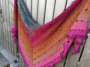 Strickanleitung "Floraverdi" Dreieckstuch für melierte Garne