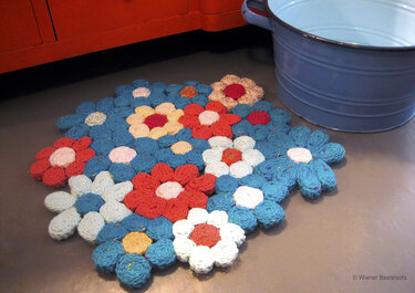Blumenteppich, dicker, bunter Restefresser für Anfänger mit Geduld - Häkeln