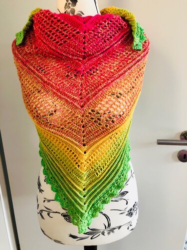 Häkelanleitung Tuch "Blütengeflüster"