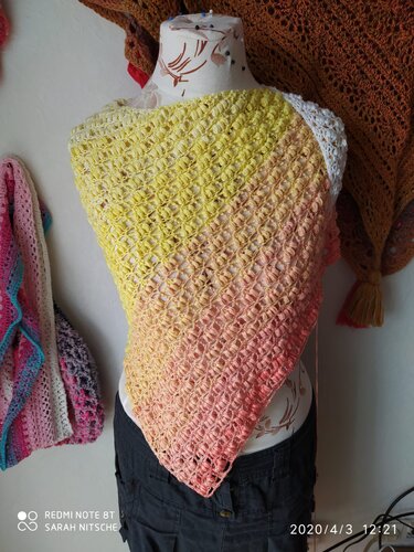 Tulpenwiese - ein asymmetrisches Tuch - Häkeln